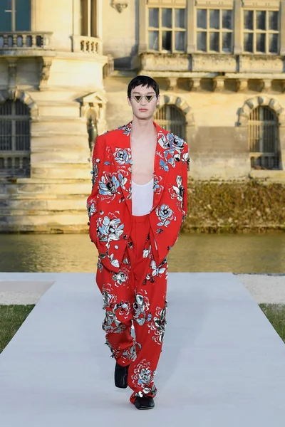 Look 32